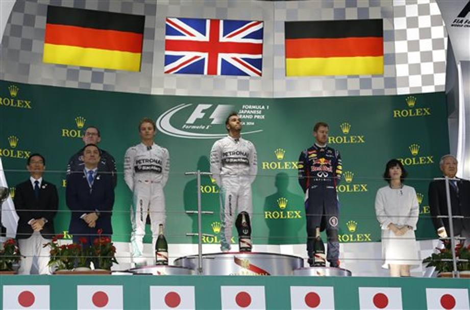 In Giappone, il 5 ottobre, dominano le Mercedes con Hamilton primo e Rosberg secondo. Terzo posto per Sebastian Vettel, Red Bull (Ap)